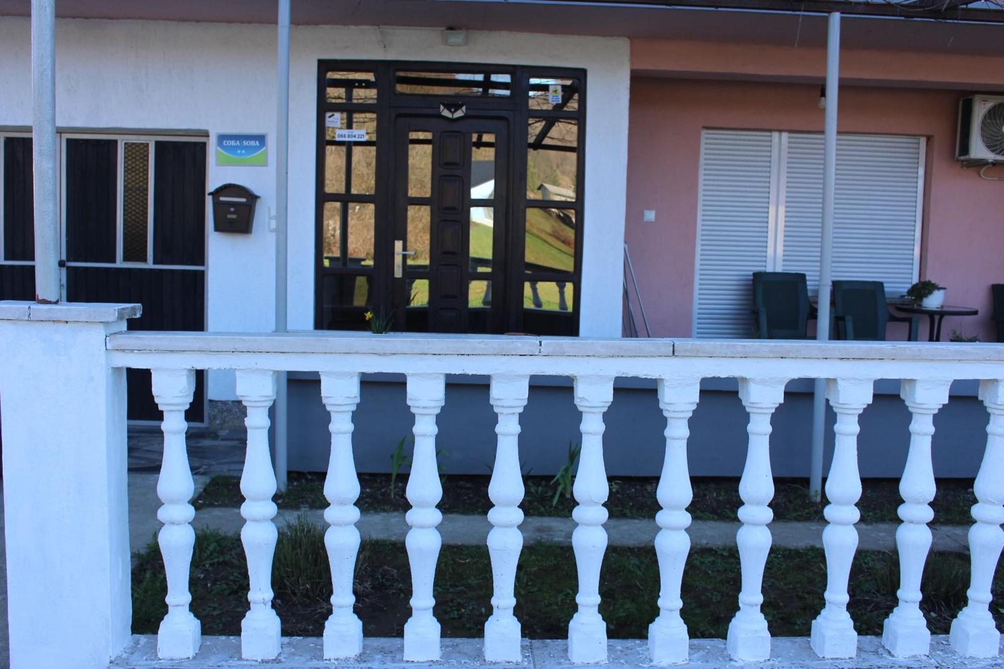 Apartmani Ramonda Teslić エクステリア 写真
